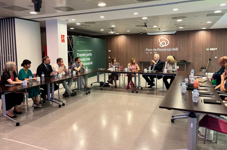 La delegació institucional andorrana, encapçalada per la ministra de Presidència, Economia, Treball i Habitatge, Conxita Marsol, durant la visita a Barcelona.